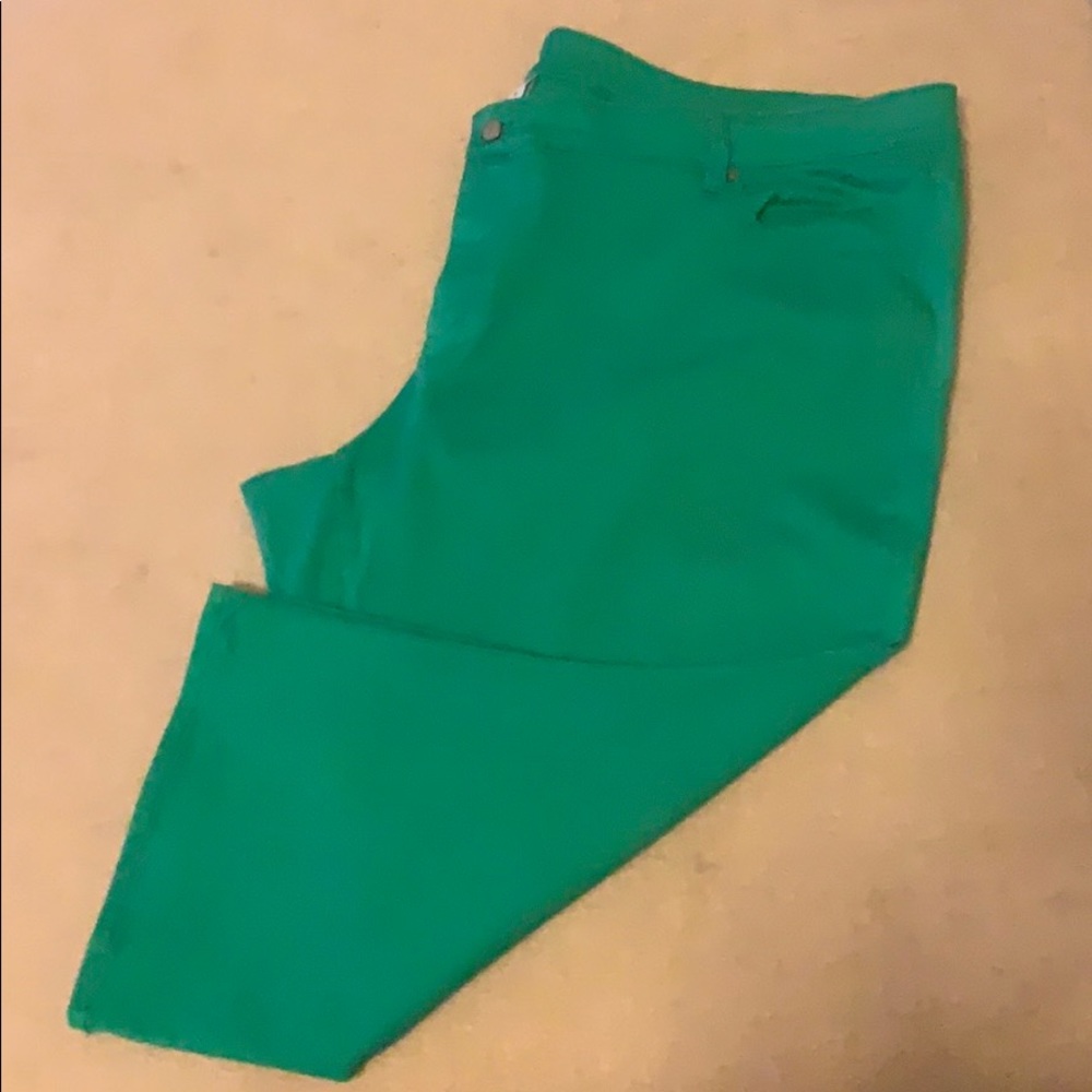 Old Navy Green Capri Pants